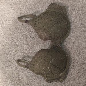 Victoria's secret, green lace bra , 34C